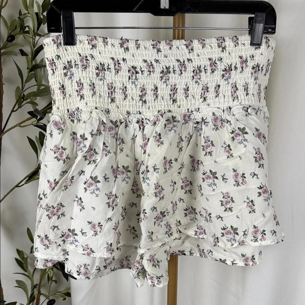 NWT Hollister Smocked Waist Tiered Mini Skort with Lavender Rose Print Sz L (B5)